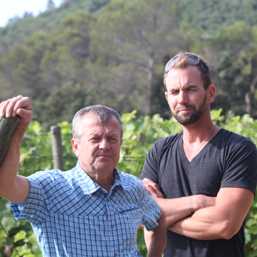 andre et quentin leenhardt-proprietaires-chateau-de-Cazeneuve-pic saint loup-vigneron biologique